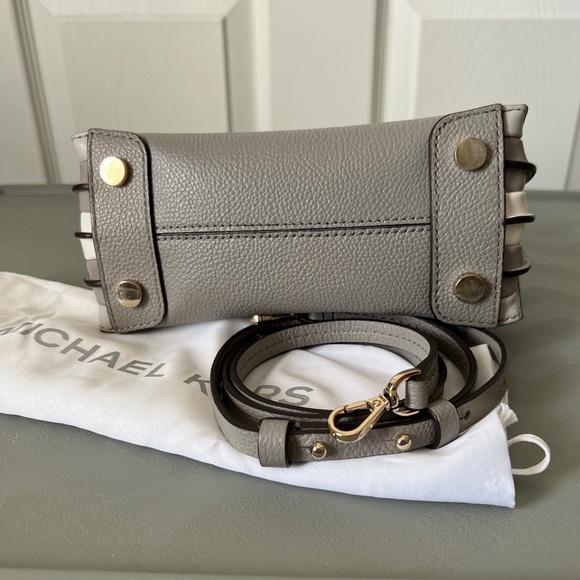 EUC - Michael Kors MD Mercer Crossbody Bag - Pearl Grey - Picture 5 of 15